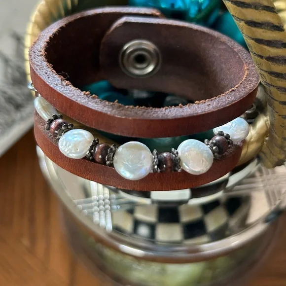 Handcrafted Leather & Freshwater Pearl Bracelet - Picture 2 of 8